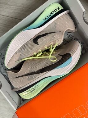Nike Women’s Vaporfly 4 Running Shoes